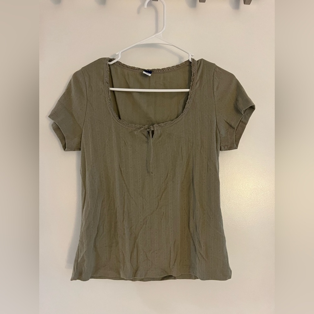 Old Navy Women’s Olive Green Tie Front Scoop Neck with Lace Short Sleeve Tee